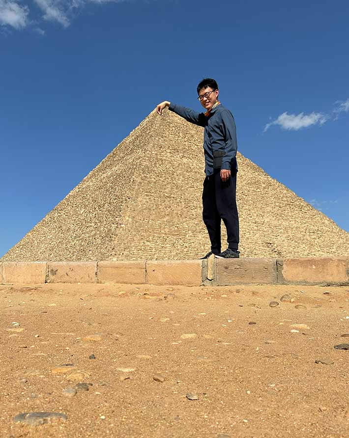 Leo, your travel assistant